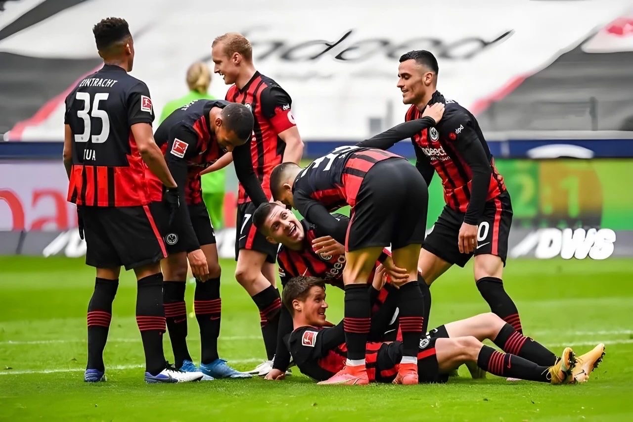 包含转折点法兰克福状态回暖，欧联赛后攻防权衡，更衣室稳定，纪律约束更严格的词条-MK电竞平台